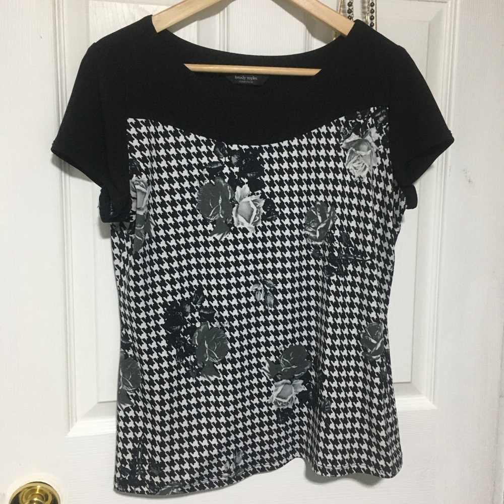 Black & White Houndstooth Floral Short-Sleeve Top